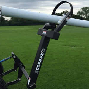 Système de levage articulé pour poteaux de rugby